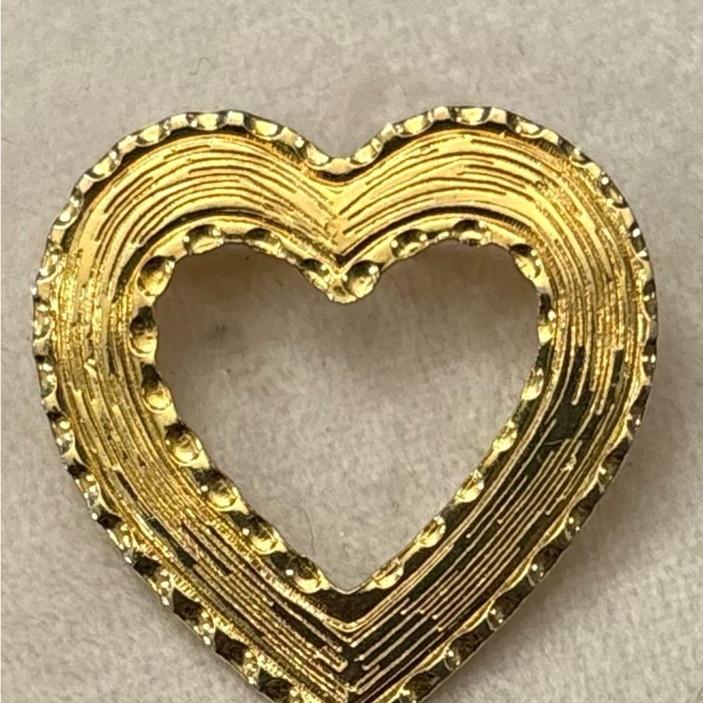 Vintage 60’s Textured‎ Gold Tone Heart Pin Brooch Valentine Wedding Anniversary
